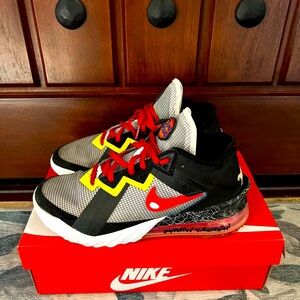 Nike LeBron 18 Low / Sylvester vs Tweety Space Jan
